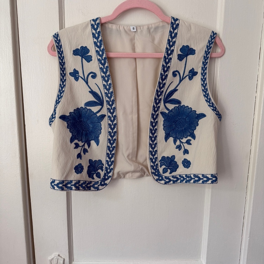 Boho Cream & Blue Floral Embroidered Vest Size S - Picture 1 of 9